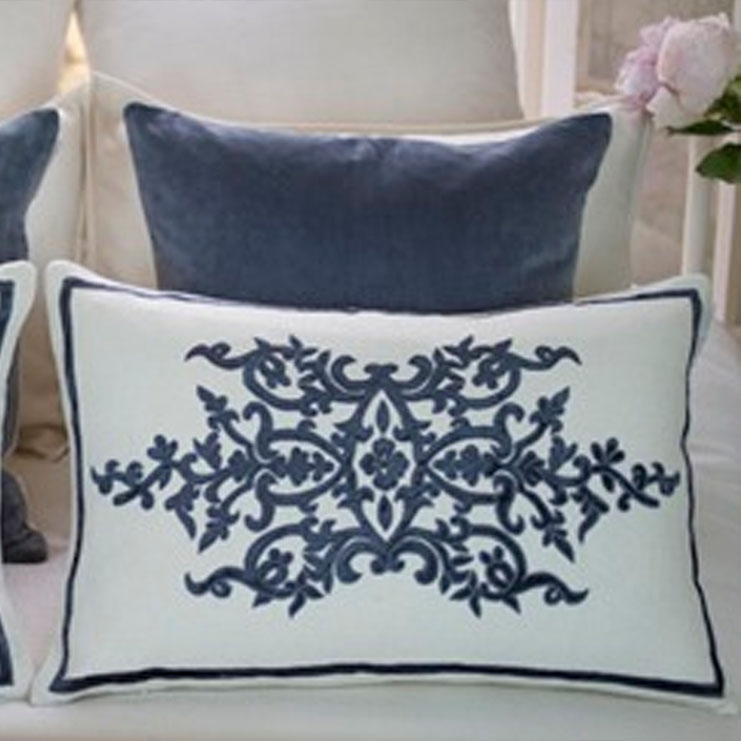 Фото Подушка декоративная - стиль Английский - Белая - Купить в Интернет-магазине