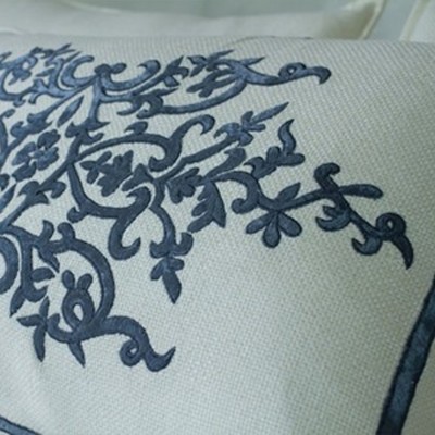 Фото Подушка декоративная - стиль Английский - Белая - Купить в Интернет-магазине