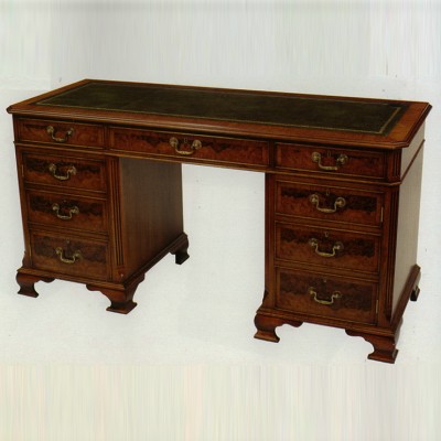 Фото Стол письменный - стиль Английская классика - Для кабинета - Купить в Интернет-магазине