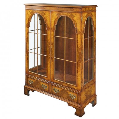 Фото Витрина узкая - стиль Английская классика - Для гостиной - Купить в Интернет-магазине