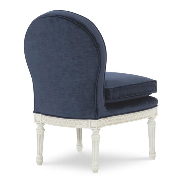 Фото Кресло на деревянной раме - стиль Charlotte Moss - Для гостиной - Купить в Интернет-магазине