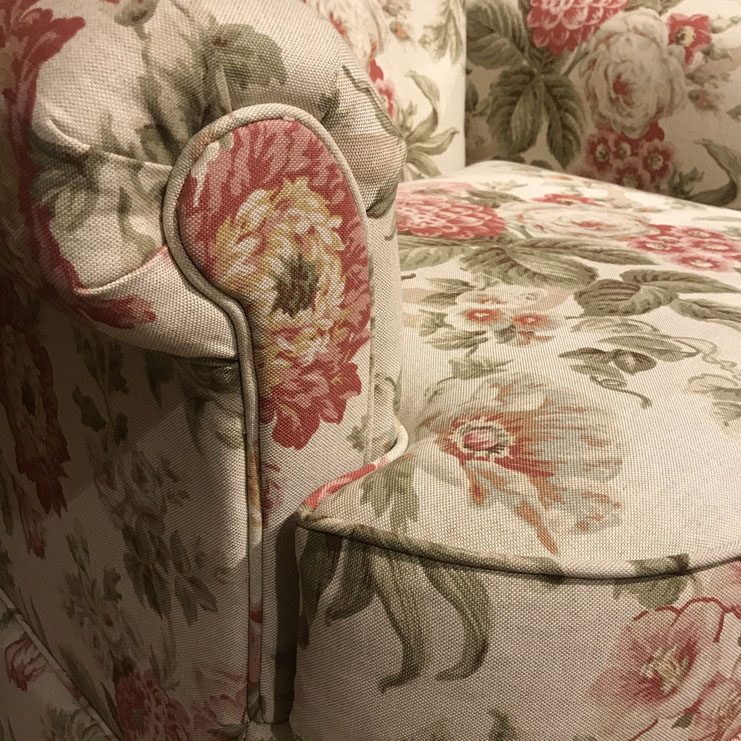 Фото Кресло обитое - стиль Американская классика - Для гостиной - удобное кресло производства США - English Interiors - Kincaid upholstery - Купить в Интернет-магазине