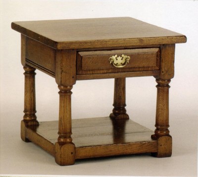 Фото Стол под лампу - стиль Тюдор и готика - Для комната развлеченья - Купить в Интернет-магазине