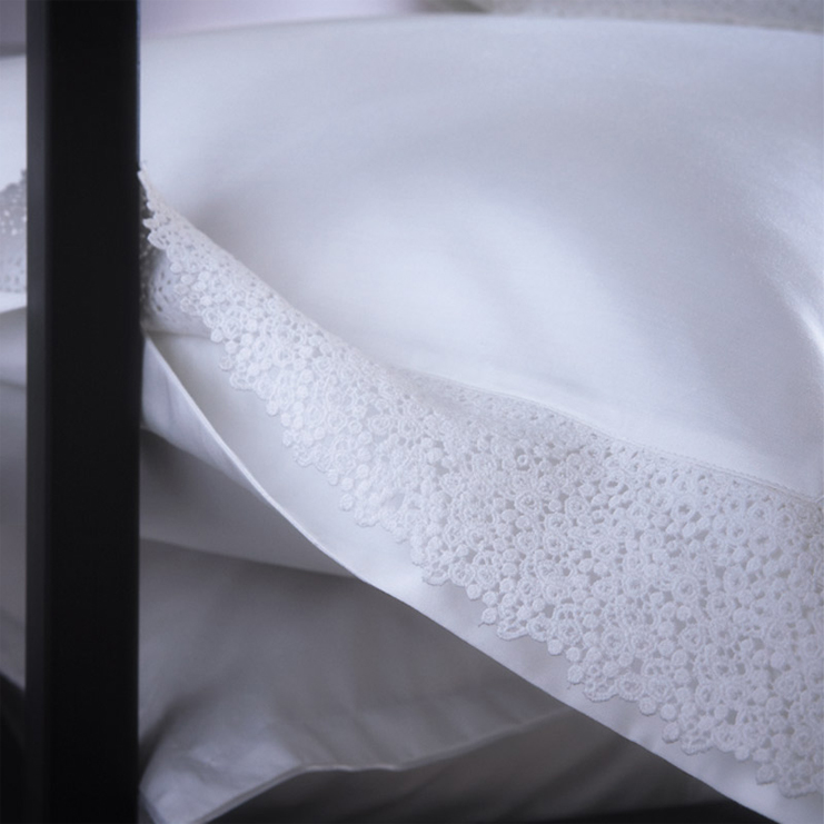 Фото Комплект постельного белья - стиль Европейский - Белый - Купить в Интернет-магазине Фото Комплект постельного белья - стиль Европейский - Белый - Купить в Интернет-магазине