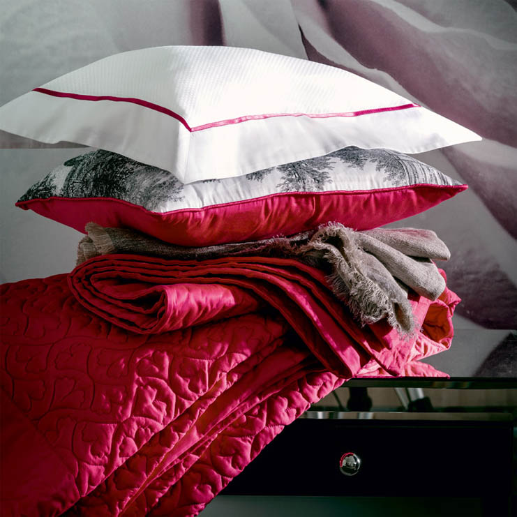 Фото Подушка декоративная - стиль Европейский - Белая - Купить в Интернет-магазине Фото Подушка декоративная - стиль Европейский - Белая - Купить в Интернет-магазине