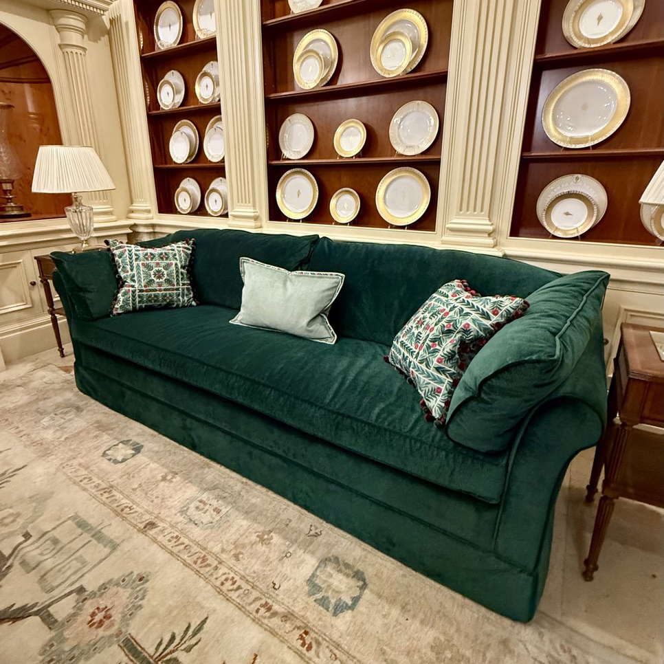 Фото Диван большой - стиль Английская классика - Для гостиной - В наличии - Купить в Интернет-магазине