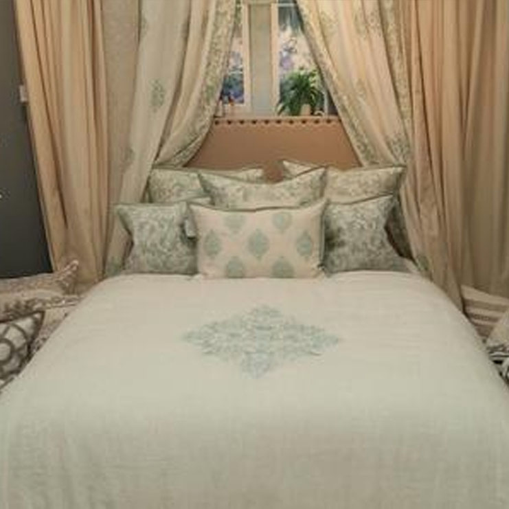 Фото Подушка декоративная - стиль Английский - Белая - Купить в Интернет-магазине Фото Подушка декоративная - стиль Английский - Белая - Купить в Интернет-магазине