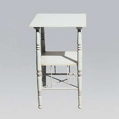 Фото Стол под лампу - стиль Nicholas Haslam - Для гостиной - Купить в Интернет-магазине