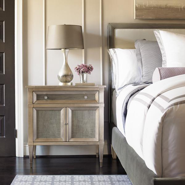 Фото Стол под лампу - стиль Transitional - Для спальни - Купить в Интернет-магазине Фото Стол под лампу - стиль Transitional - Для спальни - Купить в Интернет-магазине