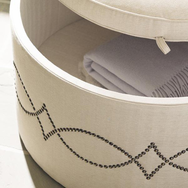 Фото Пуф, банкетка - стиль Transitional - Для гостиной - Купить в Интернет-магазине Фото Пуф, банкетка - стиль Transitional - Для гостиной - Купить в Интернет-магазине