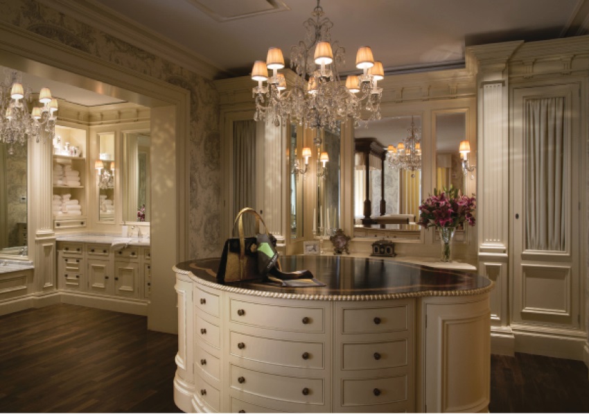 Гардеробная комната в архитектурном стиле Сlive Christian